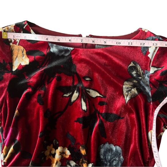 Vince Camuto Velvet Floral Ruched Short Sleeve Dress Size 2 - Picture 10 of 13